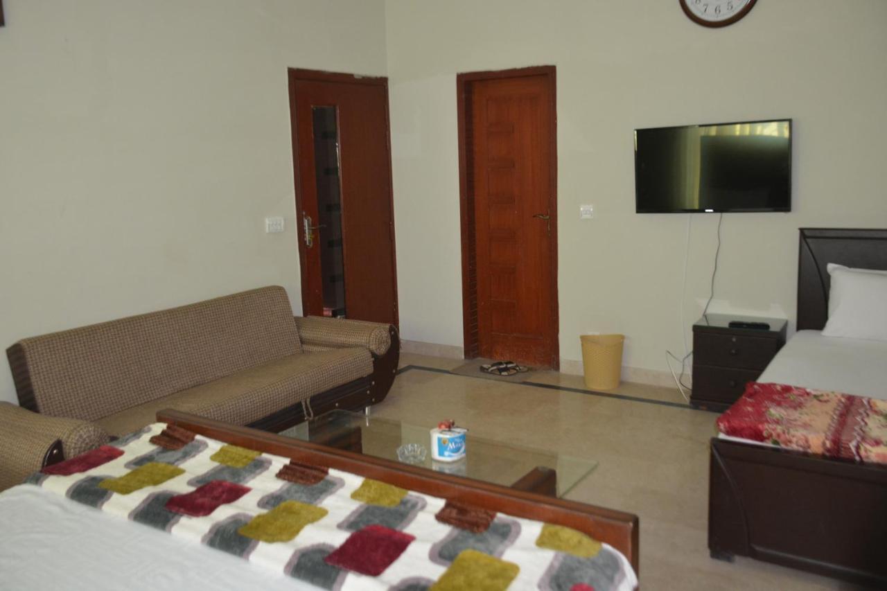 The Travelers Den Hotel Islamabad Exterior foto