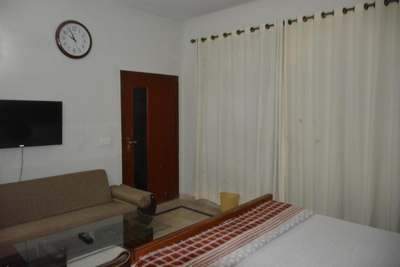 The Travelers Den Hotel Islamabad Exterior foto